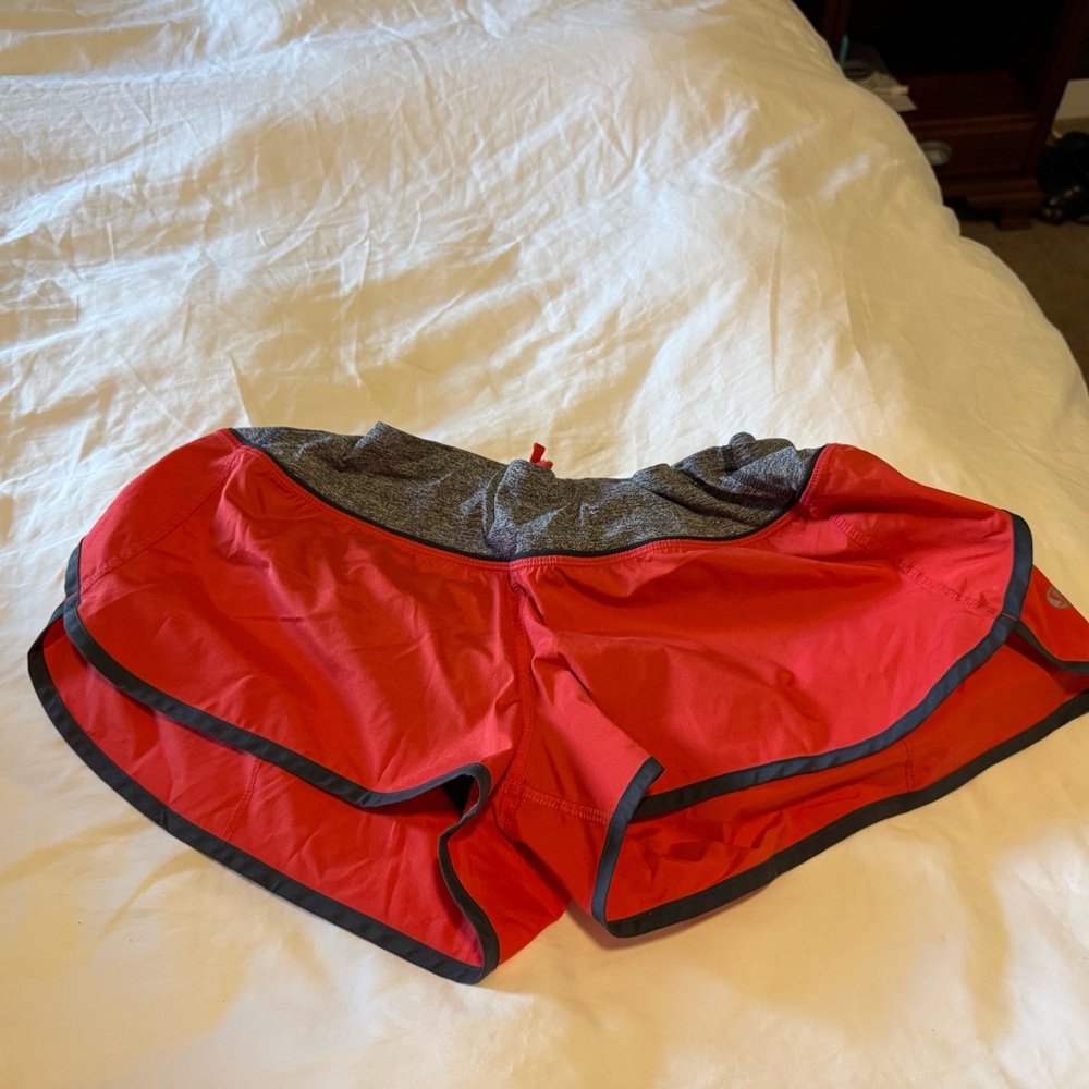 Lululemon Hotty Hot 2.5” lined short